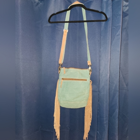 Olay nwot canvas pattern leather detail crossbody w/ fringe - Picture 3 of 11